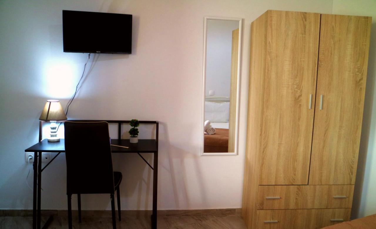 Christos Family Apartments Α Corfu  ภายนอก รูปภาพ